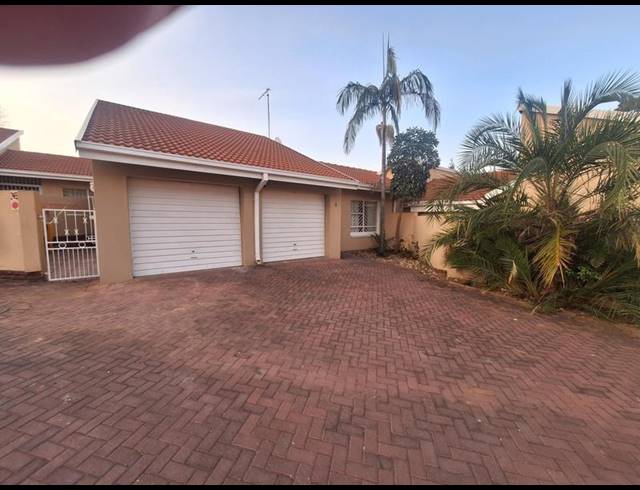 3 BEDROOM SIMPLEX FOR SALE IN WATERKLOOF GLEN